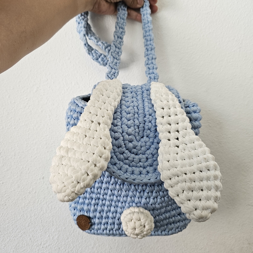 Knitted backpack with rabbit ears for children - Picture 2 of 4